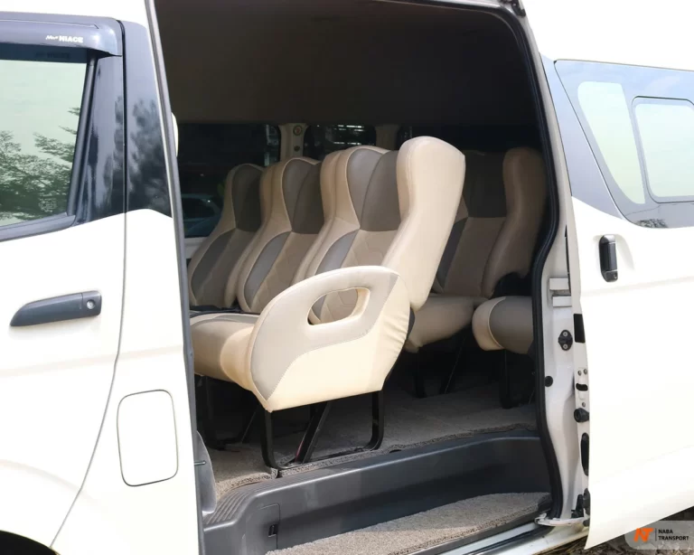 sewa hiace luxury - tampak dalam