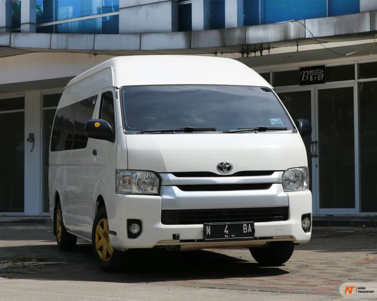sewa hiace - tampak depan
