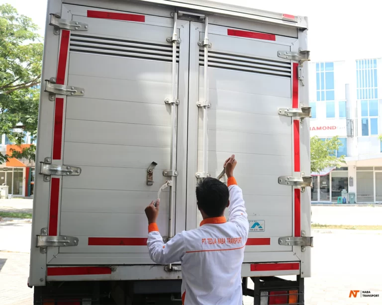 sewa truk - belakang 2