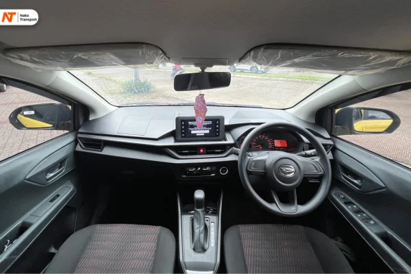 Tampak Dashboard Daihatsu Ayla Tipe R - Rental Mobil Ayla