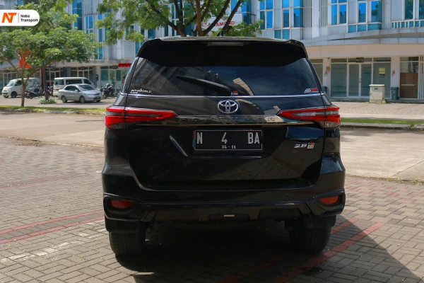 bagian belakang Fortuner - sewa mobil fortuner
