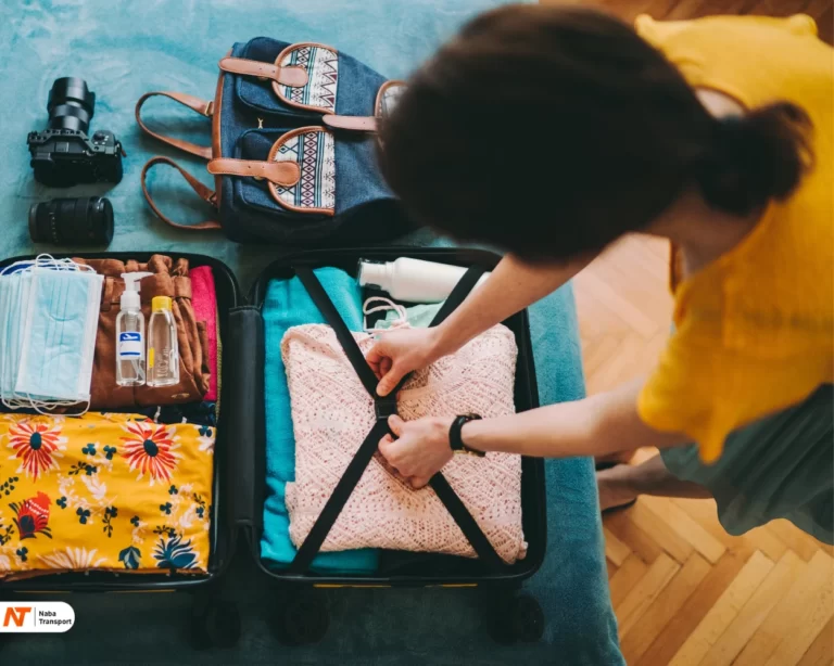 packing baju di koper