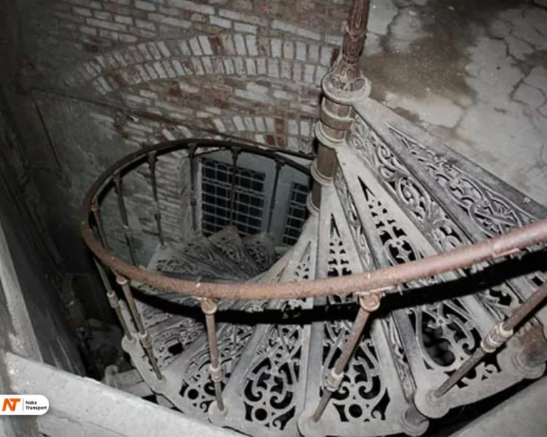 Ruang Bawah Tanah Source by Kumparan