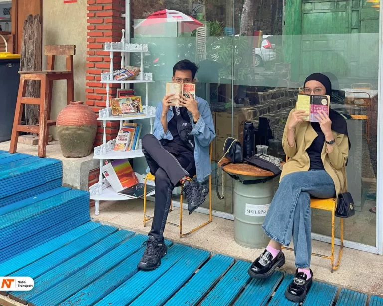 Salah satu spot membaca buku di LQ Forest