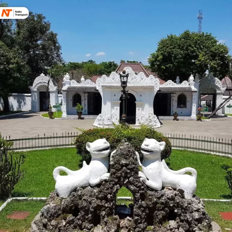 Keraton Kasepuhan Source By Tentang Guru