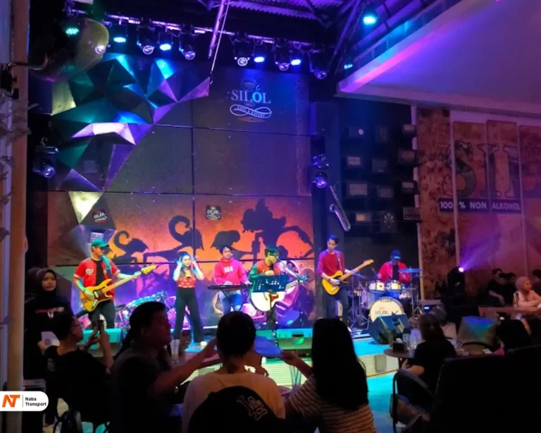 Live Music Silol Kopi & Eatery by Gbisnis_ Diyahayu Purtintasari