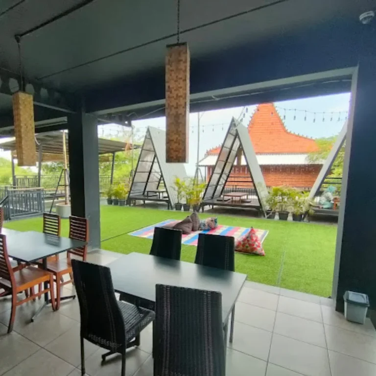 Outdoor Source By Salt Sunda dan Seafood