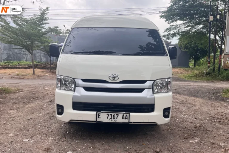 Bagian Depan - Toyota Hiace Commuter