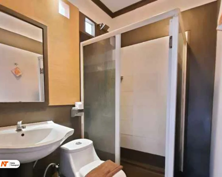 kamar mandi gold room source by agoda.com